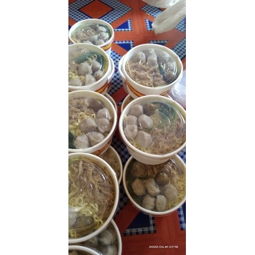 

Mie Ayam Bakso instan siap makan, cara konsumsi mie tinggal d seduh air panas