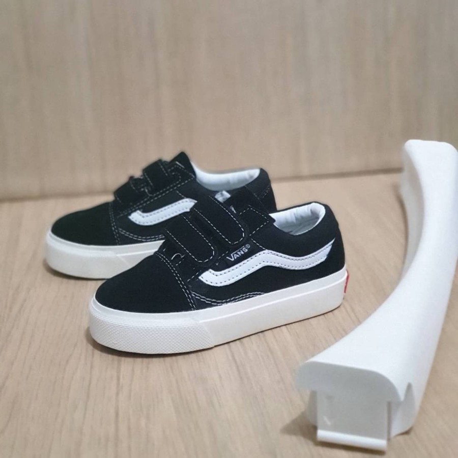 SEPATU VANS IMPOR KIDS VELCRO BLACK WHITE HITAM PUTIH KADO ANAK KECIL TK SD COWOK CEWEK SEKOLAH