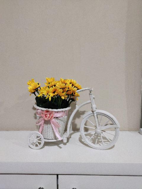 Set Bunga Plastik Matahari Kuntum Dengan Sepeda Rotan Besar