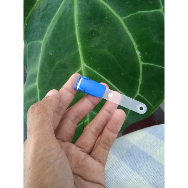 

Penjepit ID Card NameTag jepit kerang biru plastik terlaris