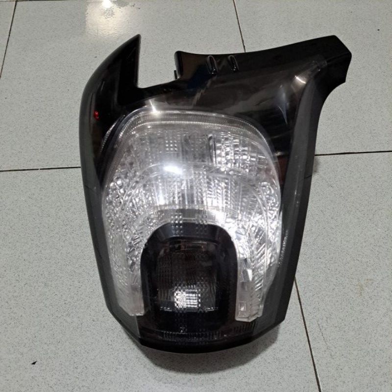 stoplamp lampu belakang toyota sienta kanan atau kiri