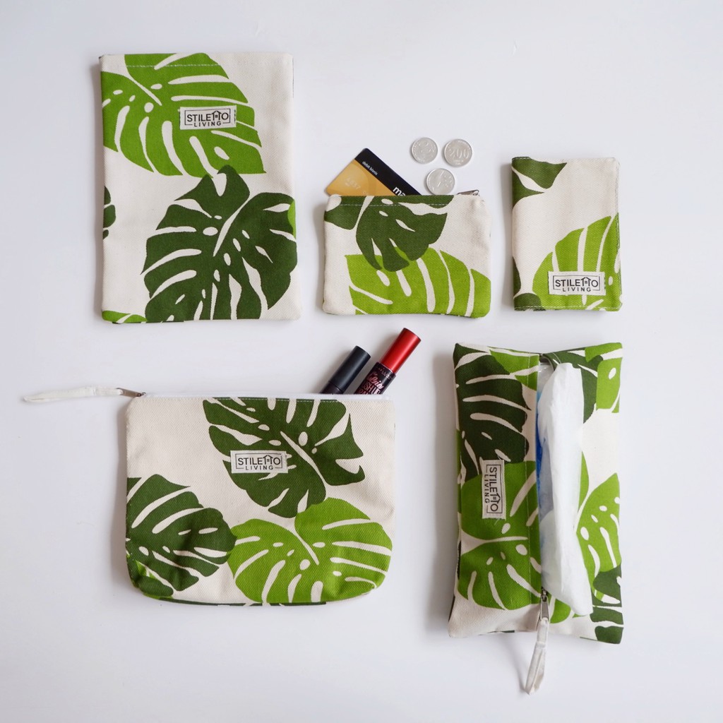 

Traveling Set – Monstera (Pouch/Book sleeve/Tempat tisu/Sampul buku/Dompet)