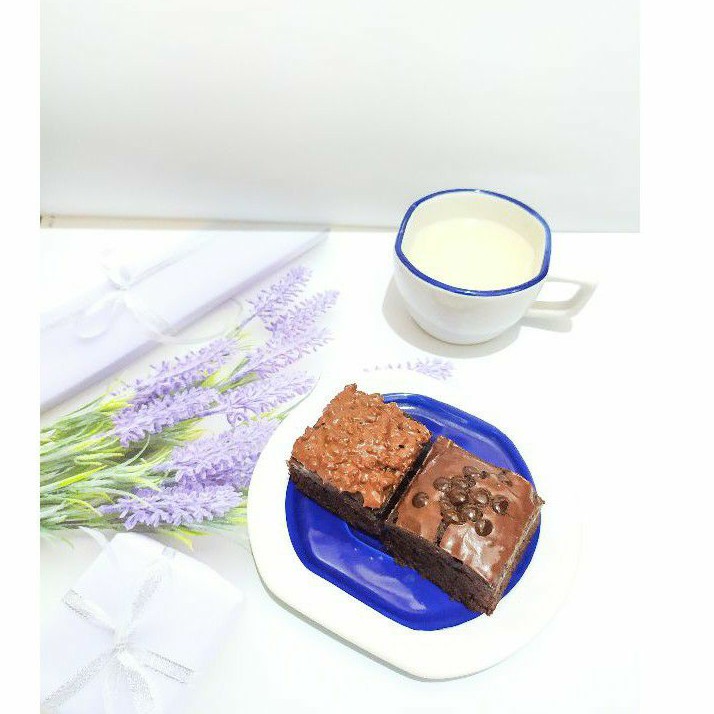 

Fudgy Brownies mix two topping