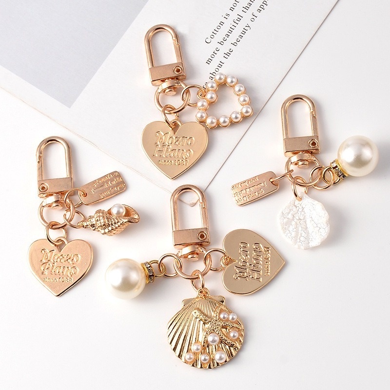 Ins Gantungan Kunci Bentuk Hati + Mutiara Imitasi + Huruf Warna Emas Charms