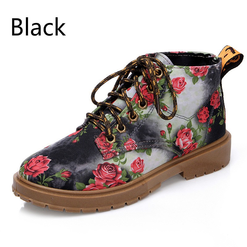 Cowboy floral kasual sepatu wanita tunggal datar dengan sepatu bot Martin tinggi retro