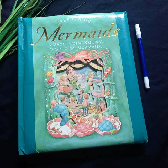 Buku 3 dimensi step inside mermaids