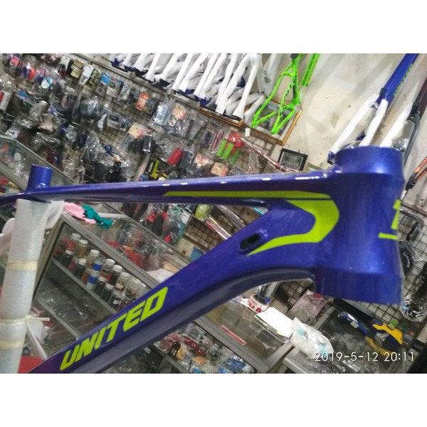 frame united carbon