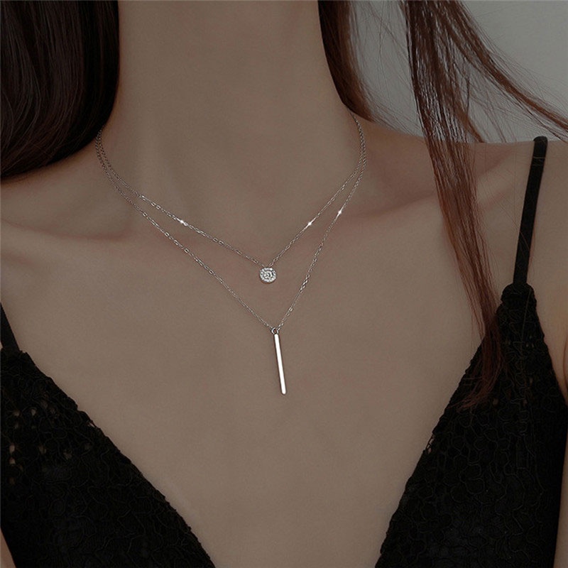 Kalung Rantai Multilayer Liontin Kalung Bulat Strip Bersinar Aksesoris Wanita Cantik