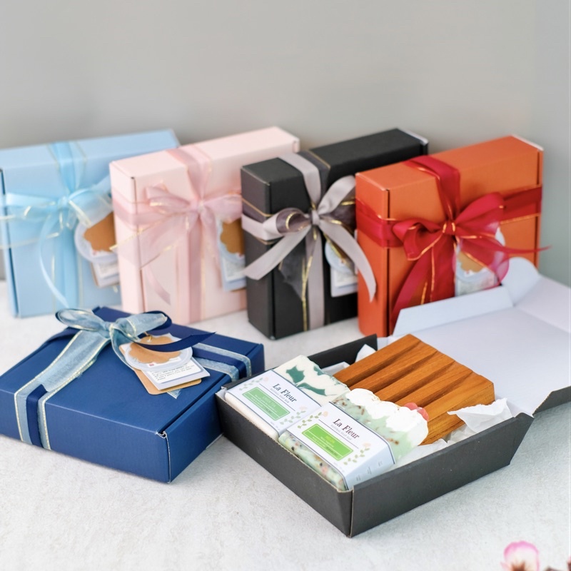 

GOLD GIFT PACKAGE / HAMPERS / GIFT