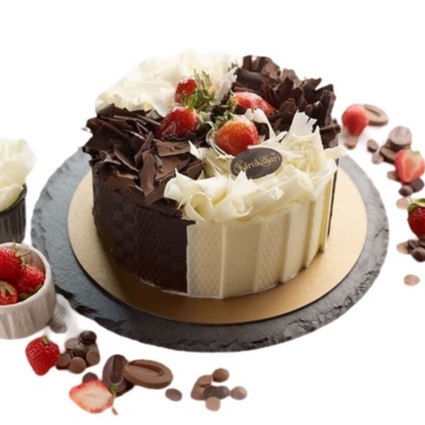 

BIRTHDAY CAKE BLACK & WHITE D20 / KUE ULANG TAHUN / BOLU ULANG TAUN KARTIKA SARI / KARTIKASARI OLEH OLEH BANDUNG