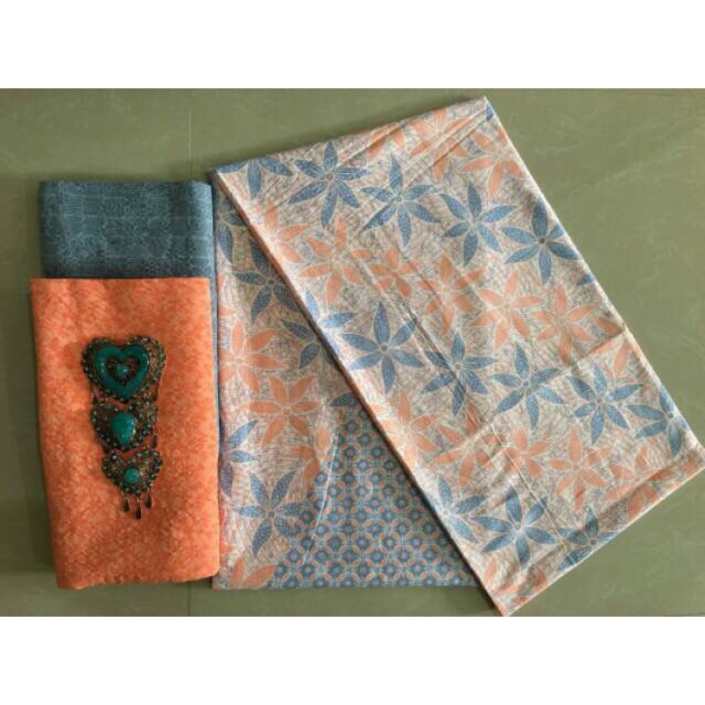 set kain batik dan embos