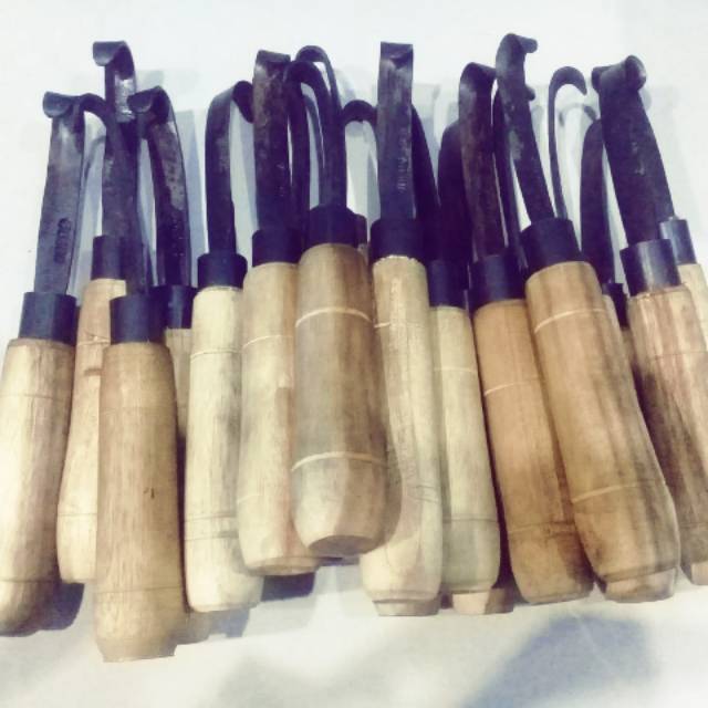 Pisau kuku kuda saat pasang tapal kuda