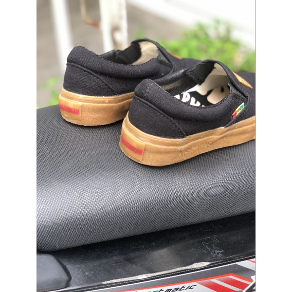 Sepatu No Brands Coconuts Tree's Black Selop / Slip-On