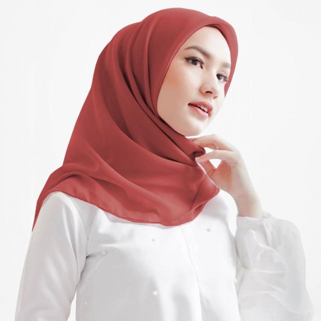 hijab bella segi empat polos ukuran 115 x 115 cm