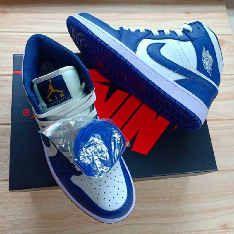 Sepatu Nike Air Jordan 1 Retro High "Obsidian"