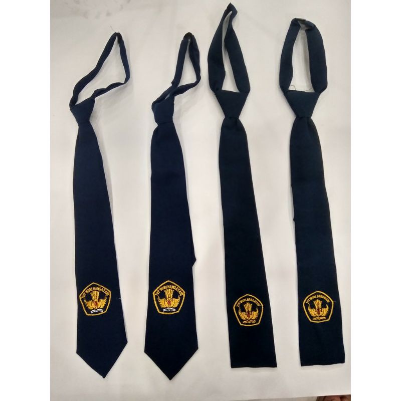 Dasi SMP Panjang Model Perekat