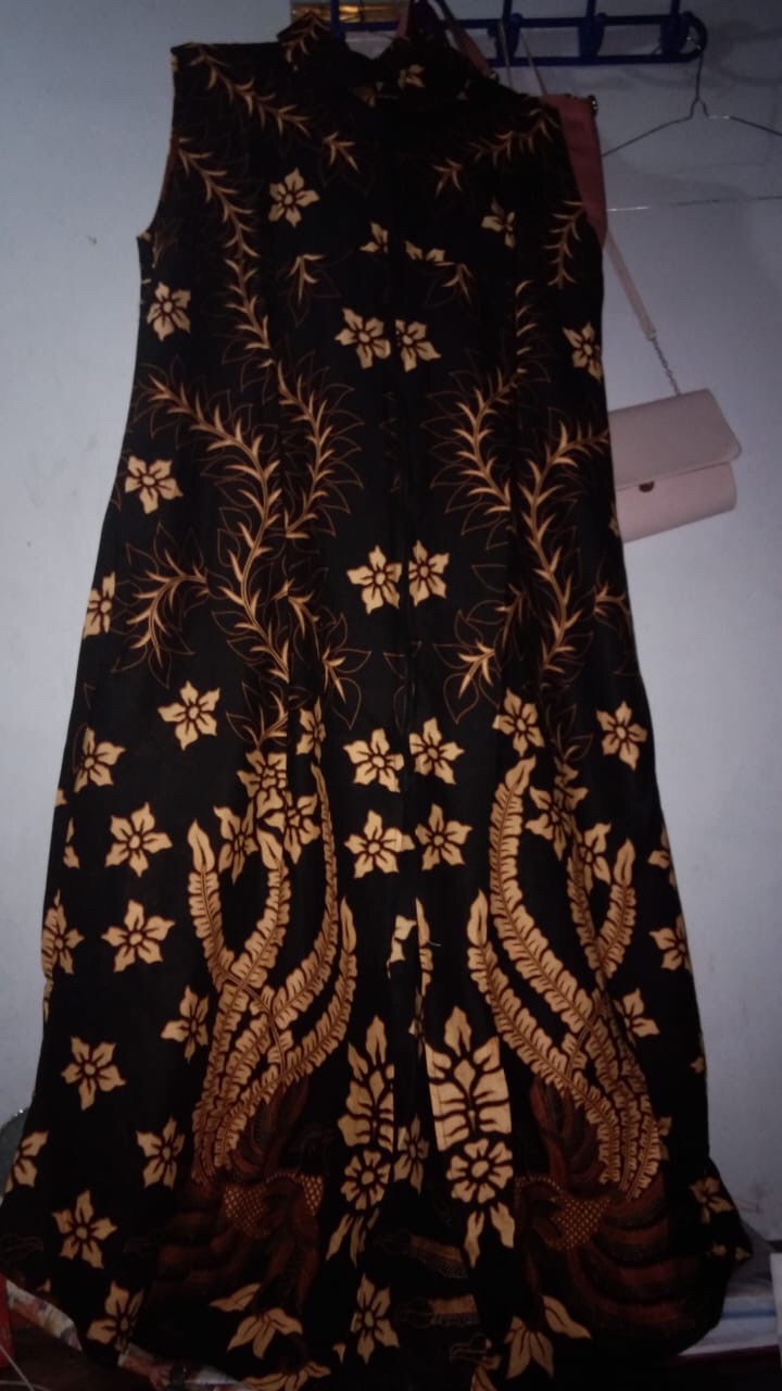 Blazer Batik Motif Monochrome Garis