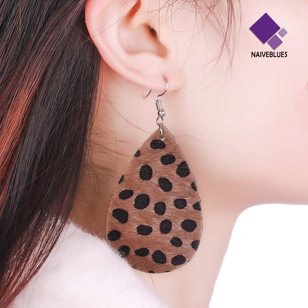 Anting Kait Model Menjuntai Bahan Kulit Motif Print Leopard Untuk Wanita