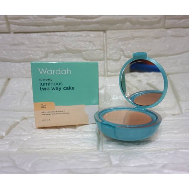 Wardah Luminous Two Way Cake