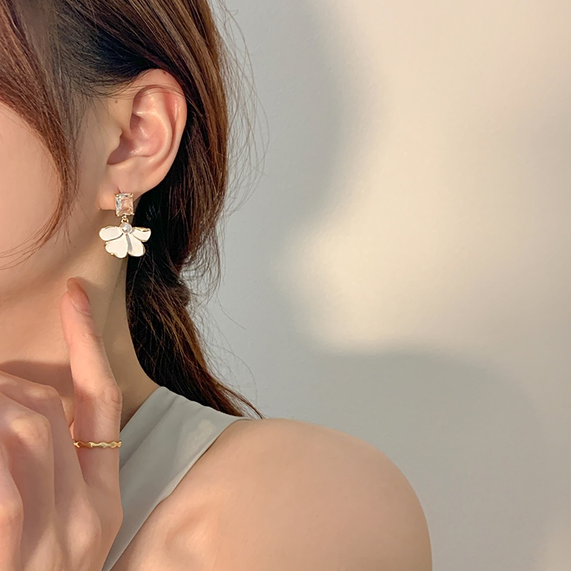 Anting Kelopak Putih Mutiara Elegan Untuk Wanita Aksesoris Berlian Berkilau Korea