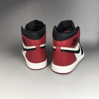  Sepatu  Basket Model Air Jordan  1 Retro OG Bred Toe Warna  