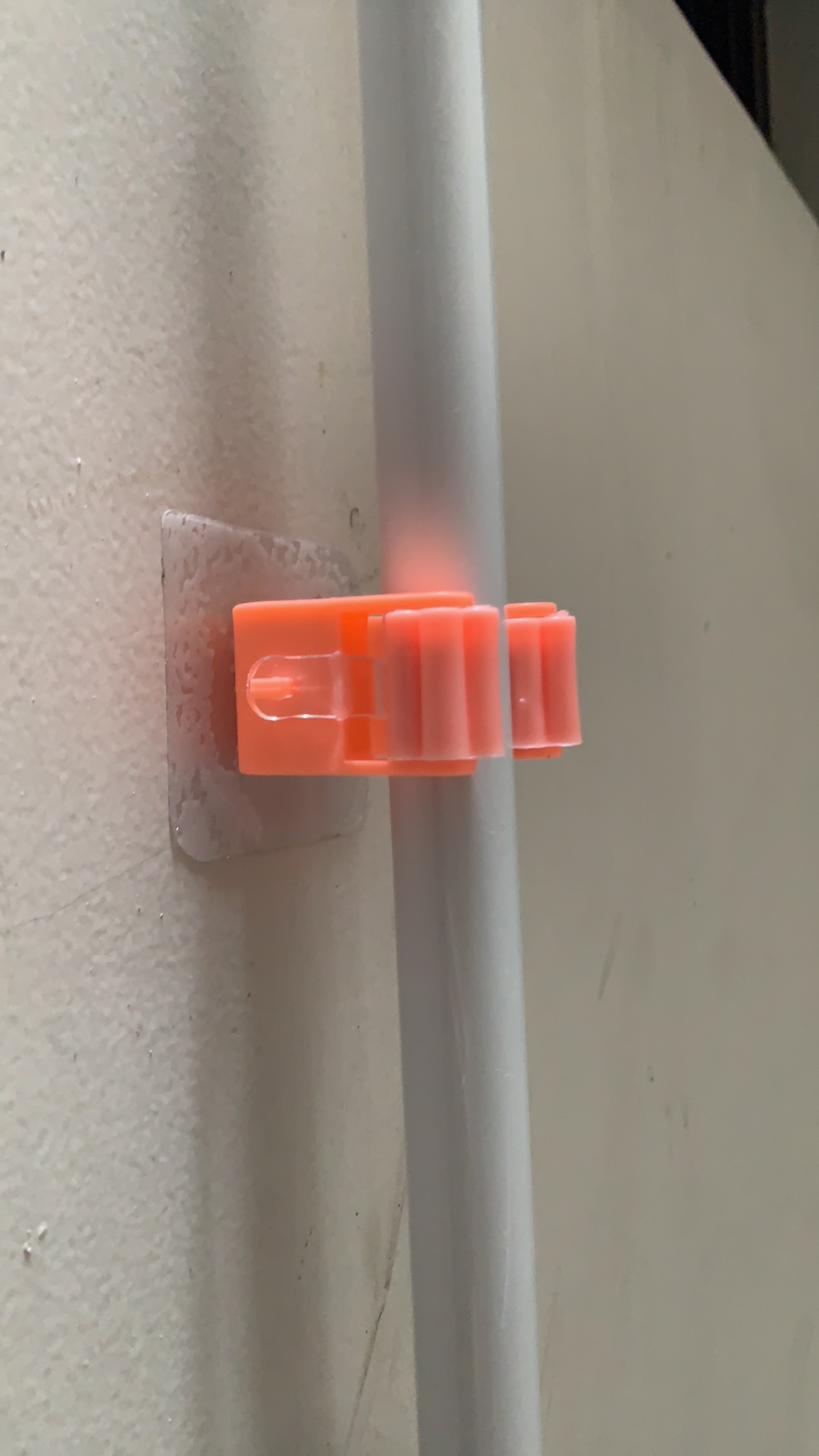 [cod] Gantungan Hook Gagang Sapu Dan Pel Mop / Holder Tempel Hook