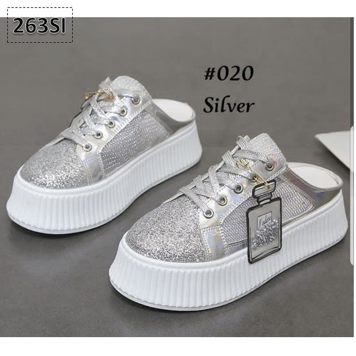 sepatu sandal sneakers