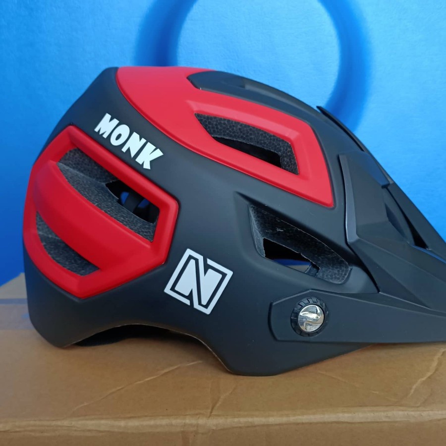 Helm sepeda Nautilus Monk
