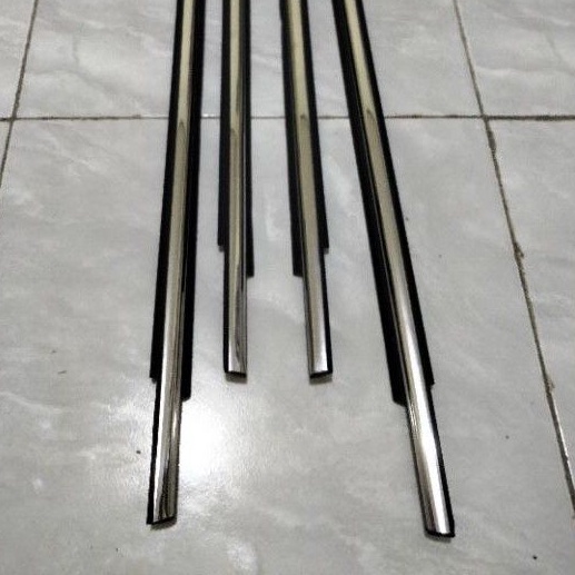 PELIPIT KARET LIST PINTU LUAR CROOM INNOVA LAMA 2005-2015 SET 4 PCS ORIGINAL