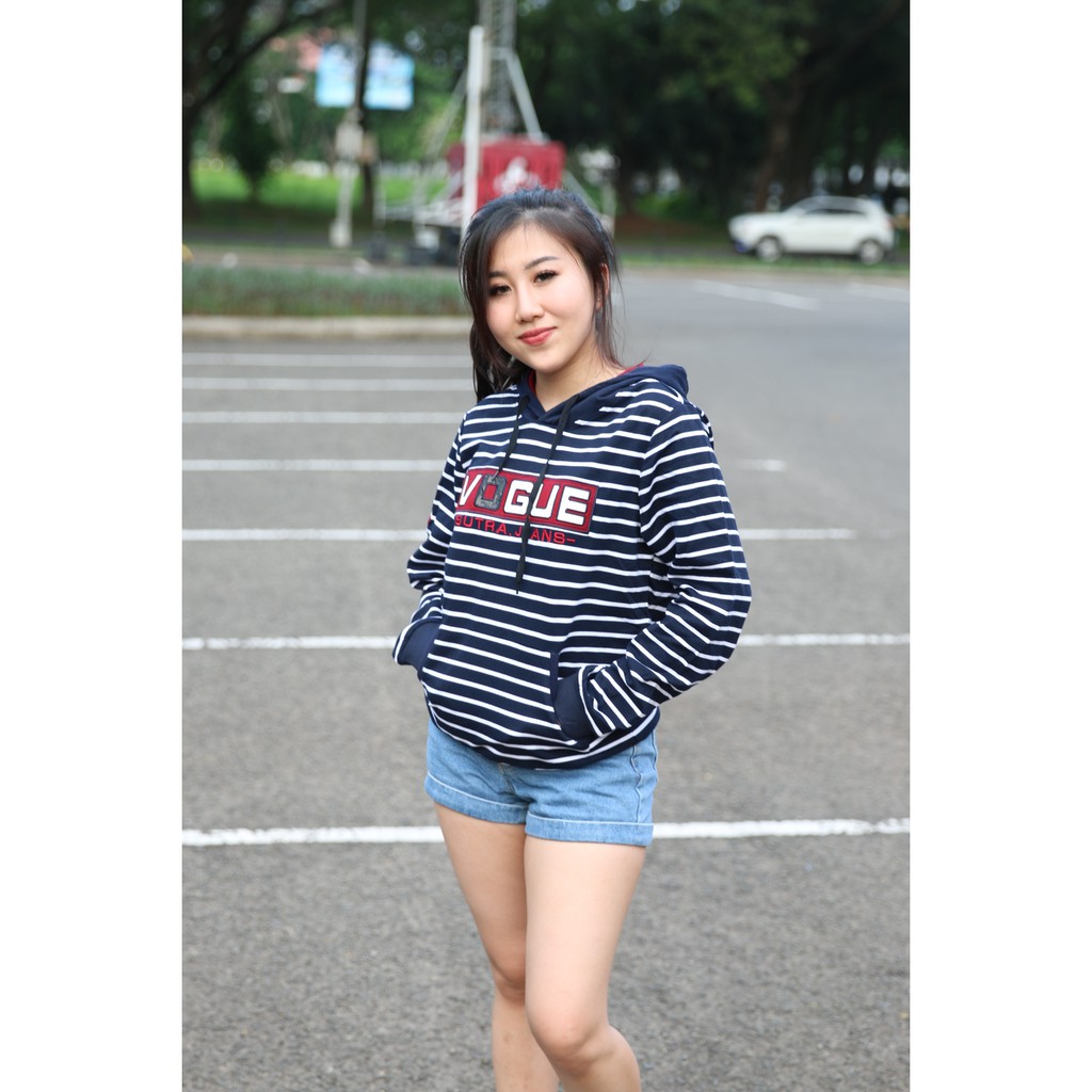 

Hoodie Vogue by Qonnoq Official