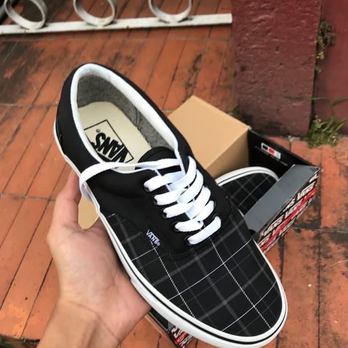 vans era plaid black