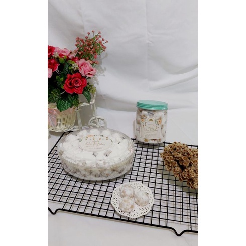 

Snow Ball Butter Cookies ( Premium Product ) dng kacang mete + Keju