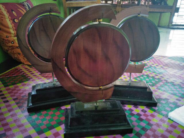 Plakat Kayu Model Bulat Bolak-balik - Plakat Kayu Bundar