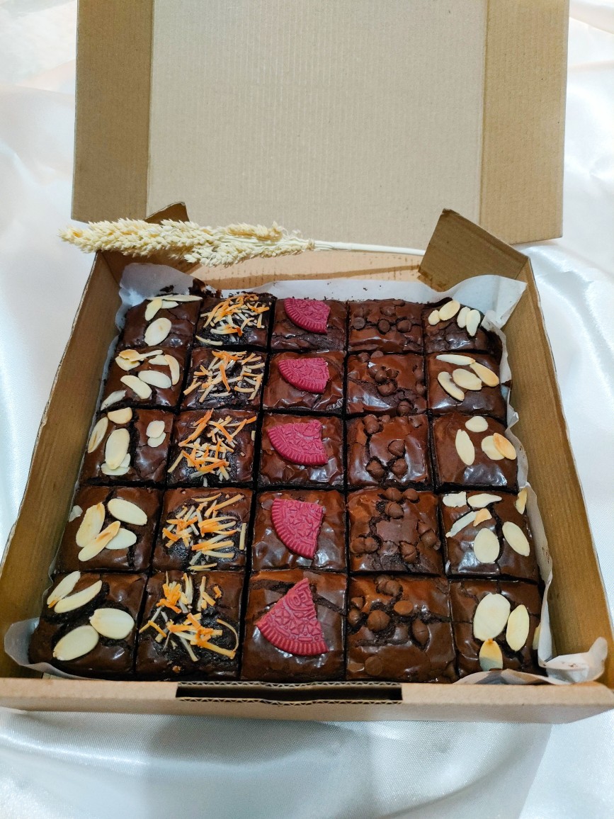 Loyang Brownies Sekat 10x10x4/loyang Roti Unyil/ Loyang Sekat Mini