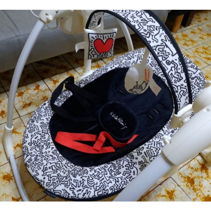 Preloved Cocolatte × Keith Haring Baby Swing