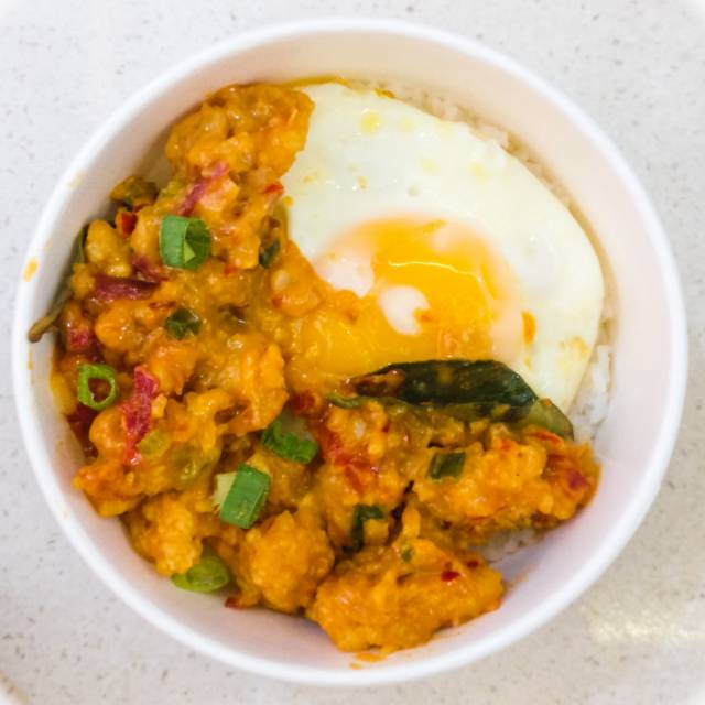 

Eatcidentally dengan 3 varian rasa : Original,honey, dan saltec egg