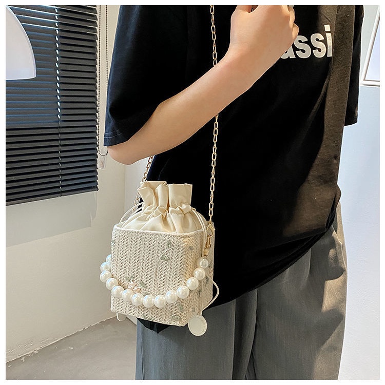 BAO026 Tas Kotak Pearl Tas Selempang Wanita Bahan Anyam Jerami Import Slingbag Fashion Wanita Model Korea Tas Slingbag Casual Wanita Tas Pesta Wanita Bahan Anyaman