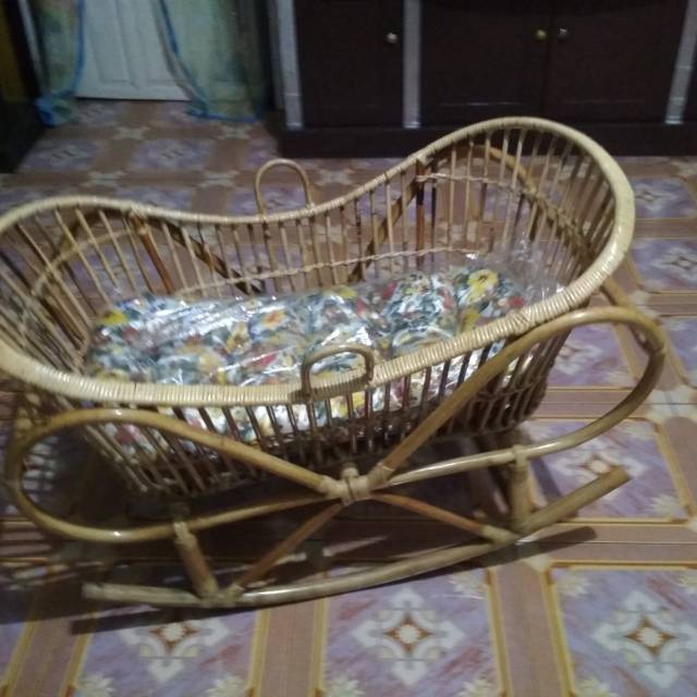 Ayunan Bayi Rotan Model Perahu