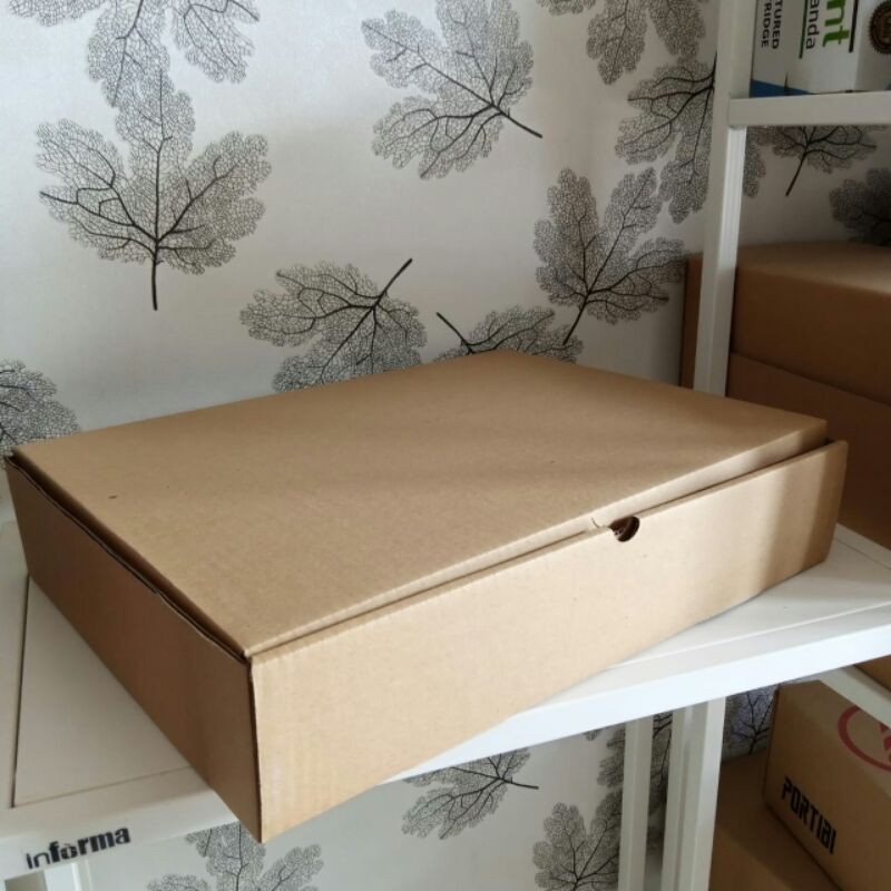 

Box 40X30X8 (ROBIN) cm Kardus/Karton/Polos/Hampers/Baju