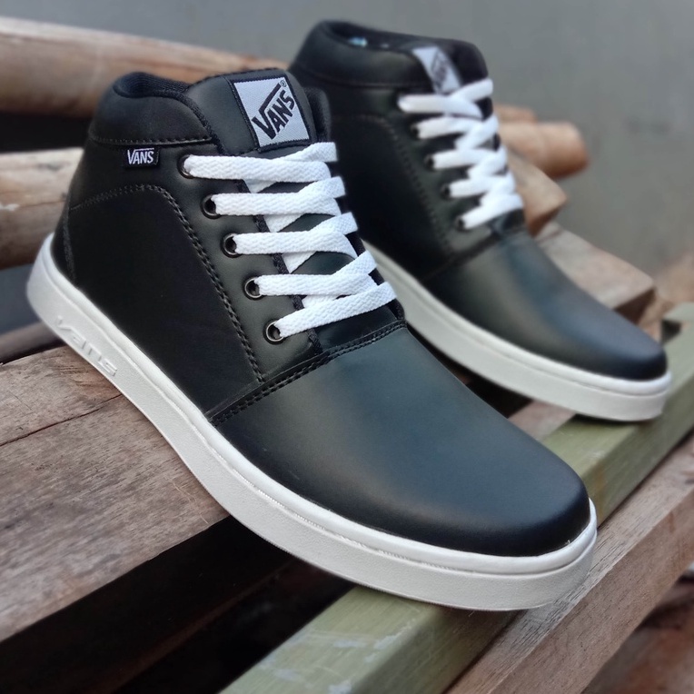 Sepatu Pria Keren Sneakers Laki Laki Sepatu Pria semi Boots Hitam Putih