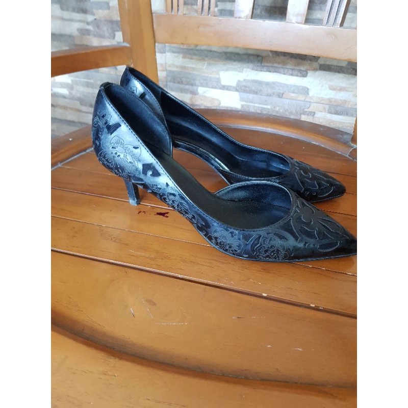 sepatu charles and keith