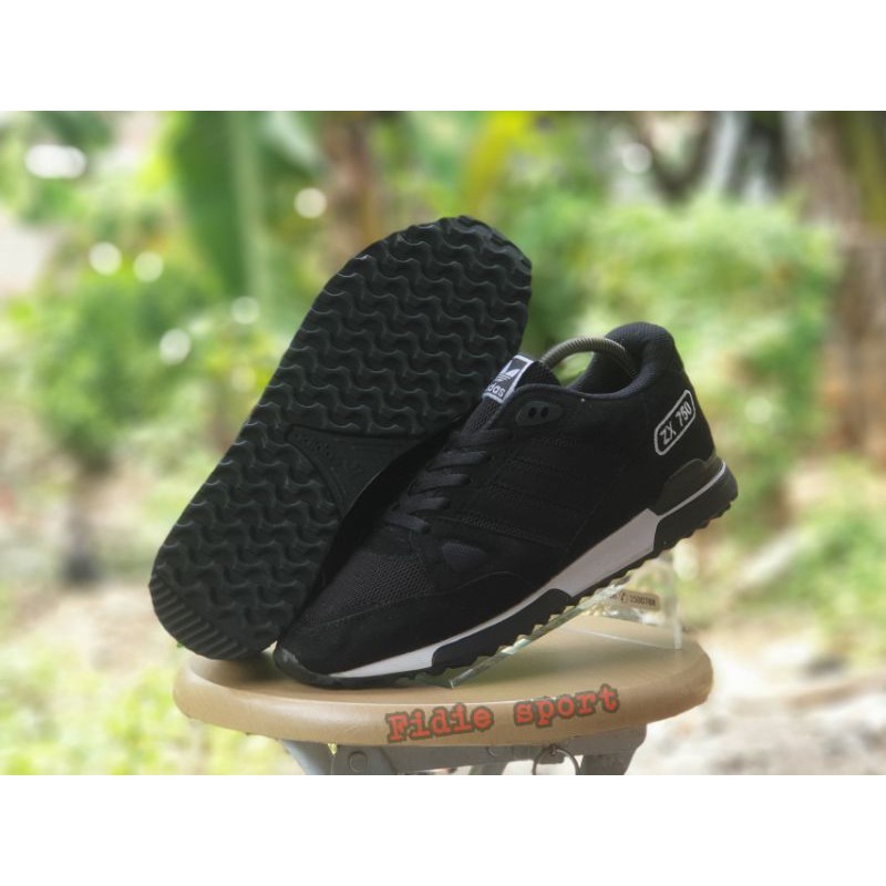 SEPATU ADIDAS ZX750 FULL BLACK ORI VIETNAM / SEPATU ADIDAS ZX 750 FULL HITAM