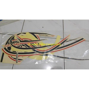 Striping Lis - lis Body - Stiker Motor Scoopy FI Cream - Krem