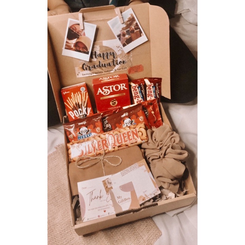 

PAKET LENGKAP GIFTBOX HIJAB SNACK MEVVAH + bubblewrap