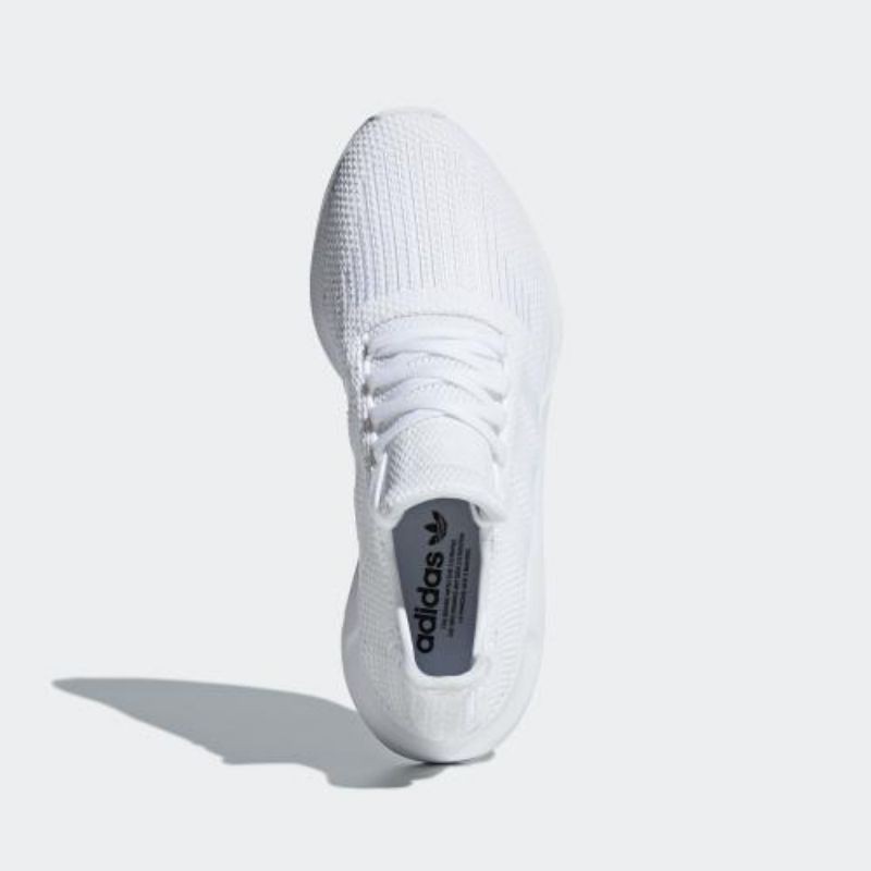 white nike swift run