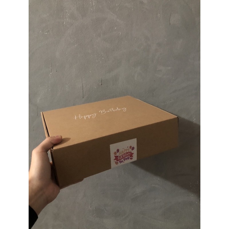 

Kotak Kado Happy Birthday Selamat Ulang Tahun 30 x 25 x 6 Dengan Sticker