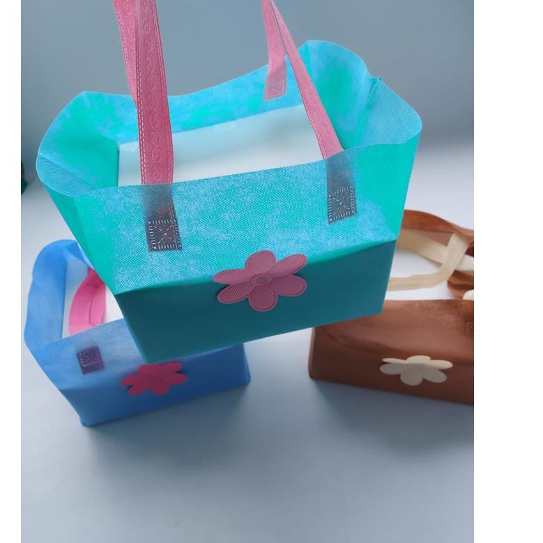 

Terbaik 1lusin 12 pcs Tas box 22x22 kotak nasi kantong souvenir spunbond press hajat pengajian murah