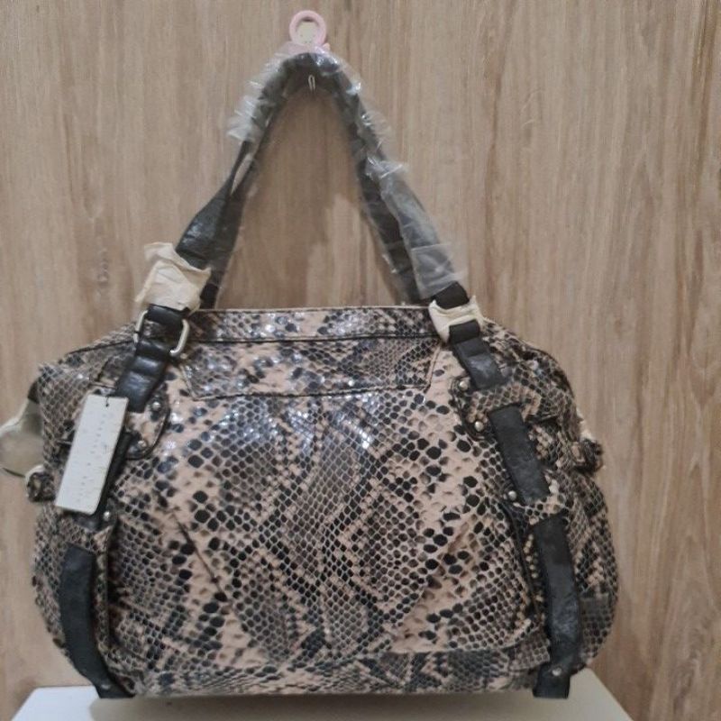 Tas wanita merk charles & keith