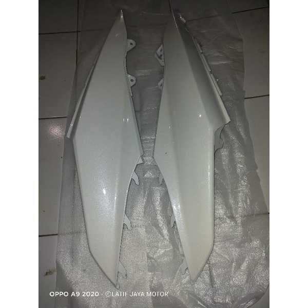 Cover Body Honda Beat FI Lama putih