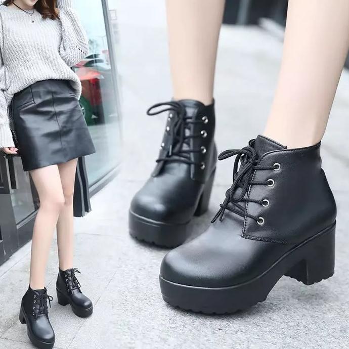 TERLARIS Zora Sepatu Wanita Boots DC <<